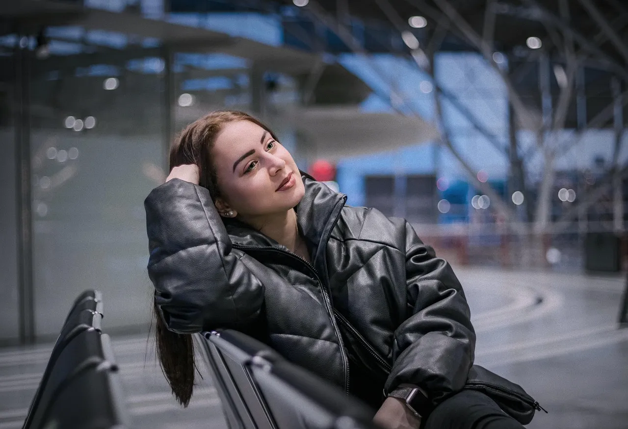The Social-Media-Influenced Shopper: Dressed for the Trip Before It Starts (Image Credits: Pixabay)