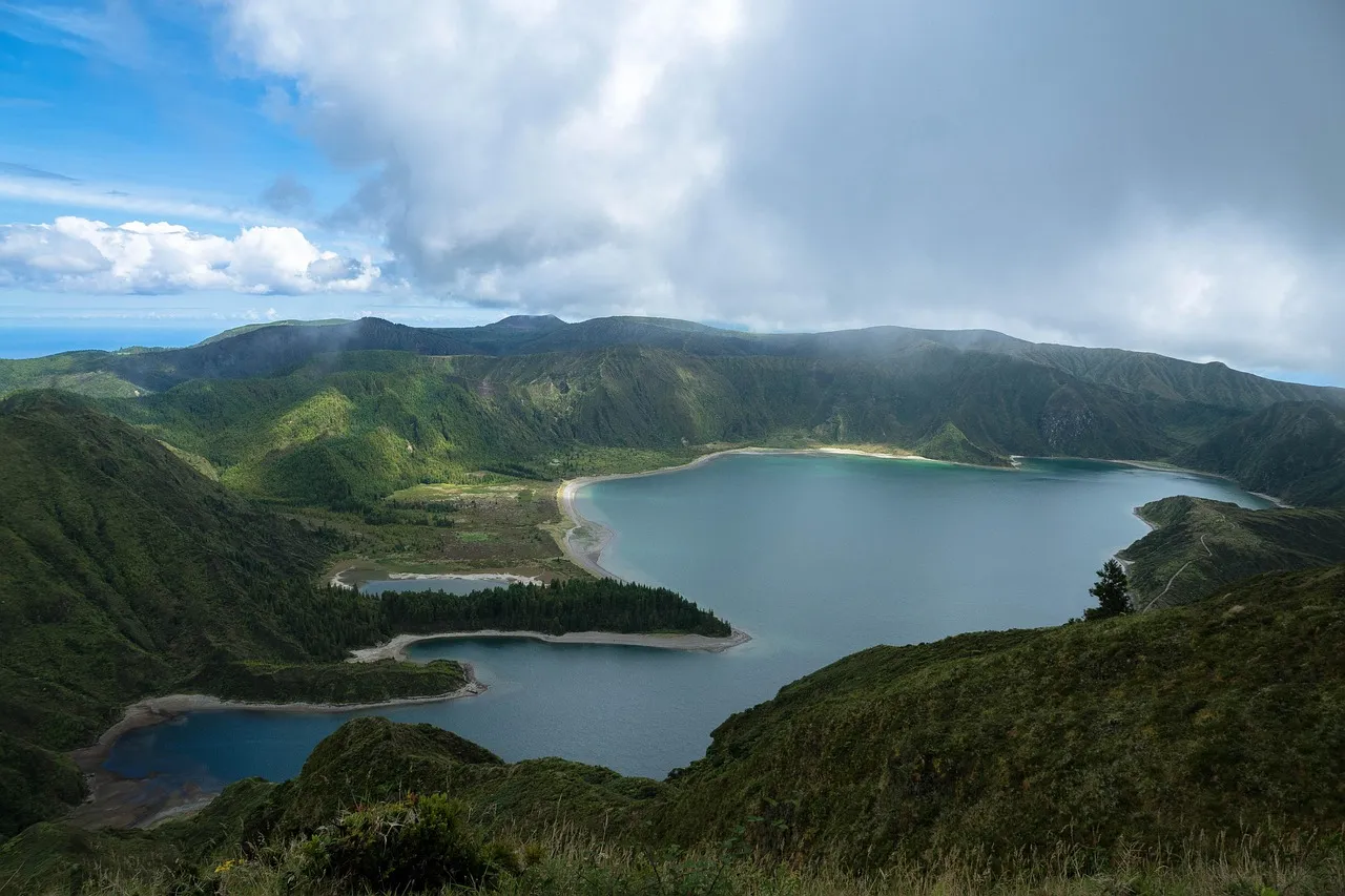 Nine Islands, One Archipelago, and Almost No Mass Tourism Infrastructure (Image Credits: Pixabay)