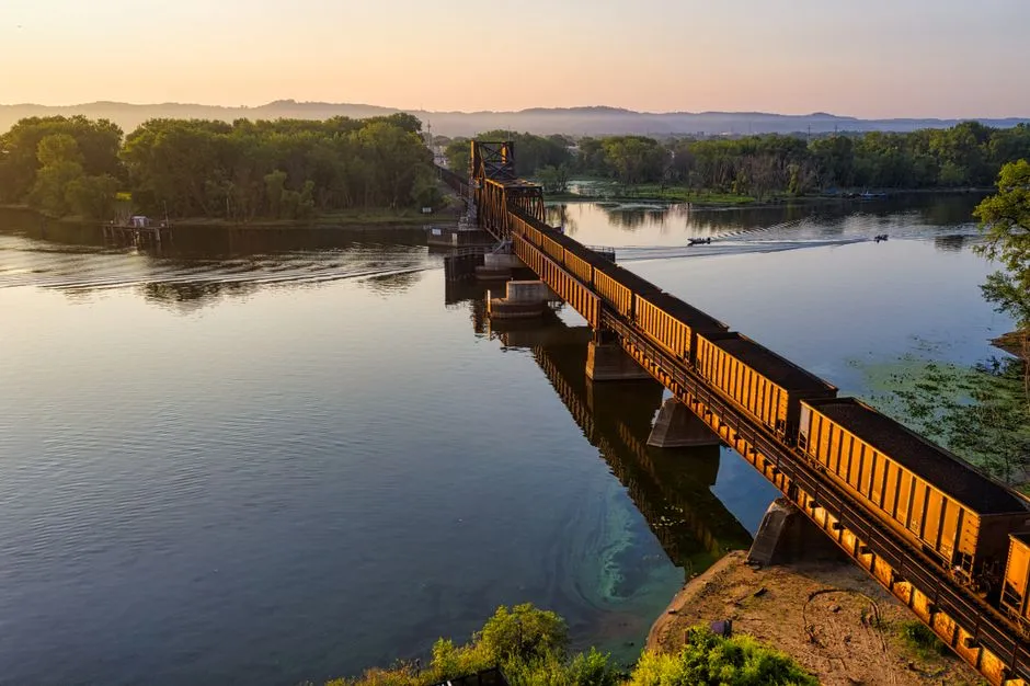 Local Paddlewheelers Keep Tradition Afloat (Image Credits: Pexels)