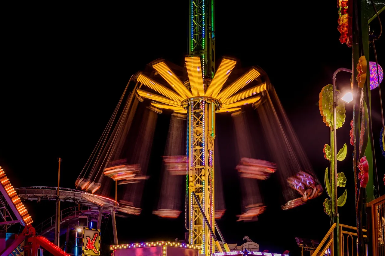 The Role of Light: Why Outdoor Rides Often Win (Image Credits: Pixabay)
