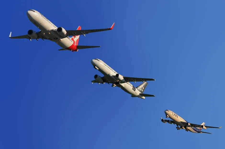 Booking Connecting Flights Without Enough Layover Time (Image Credits: Pexels)