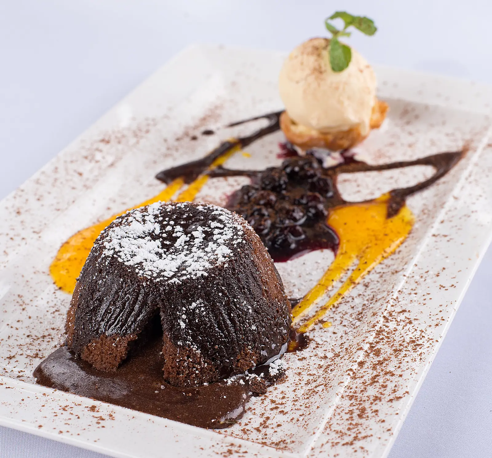 Molten Chocolate Cake: The Dessert That Gets Requested at Dinner Parties (Image Credits: Pexels)
