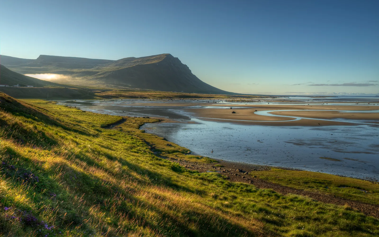 Iceland Is Actually Quite Green, and Mild (Hamarshyrna, CC BY 2.0)