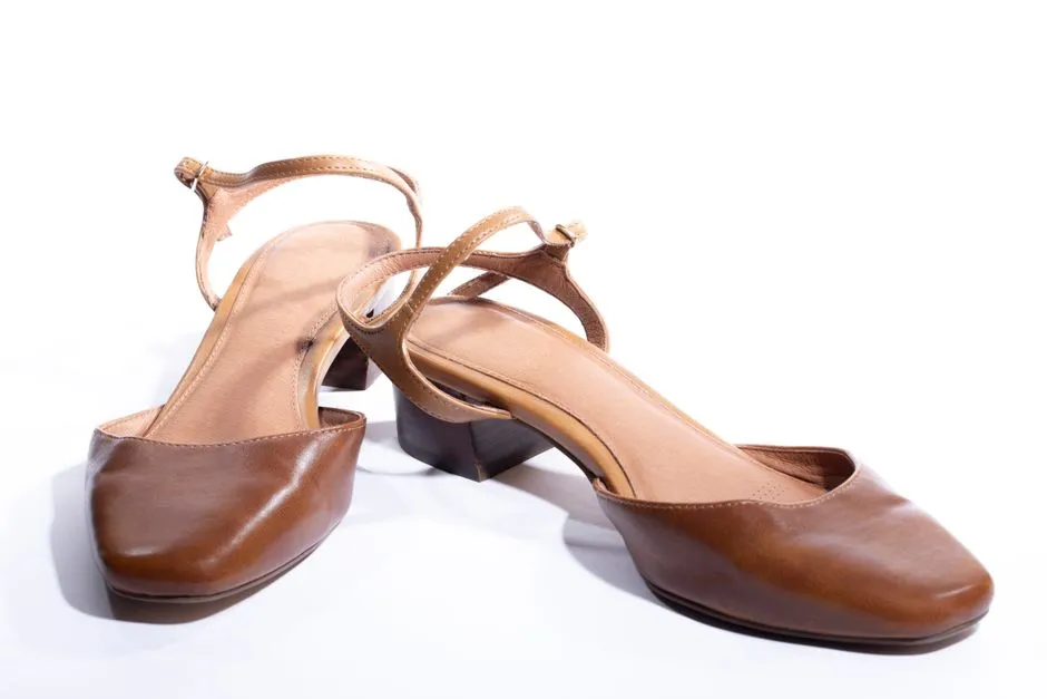 What You Should Wear Instead (Image Credits: Pexels)
