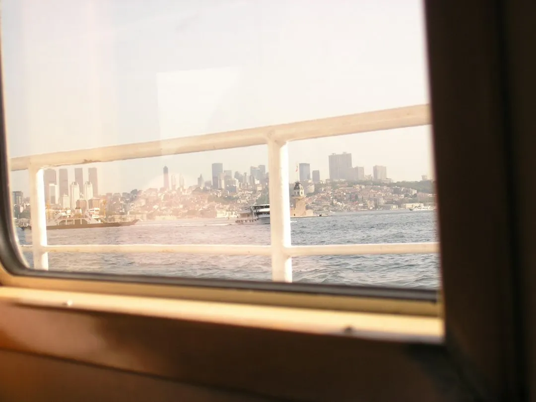 The Sweet Spot: Mid-Ship, Lower Deck, Side Window (Image Credits: Unsplash)