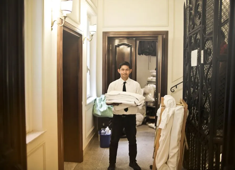 How Hotels Actually Launder Bedding (Image Credits: Pexels)