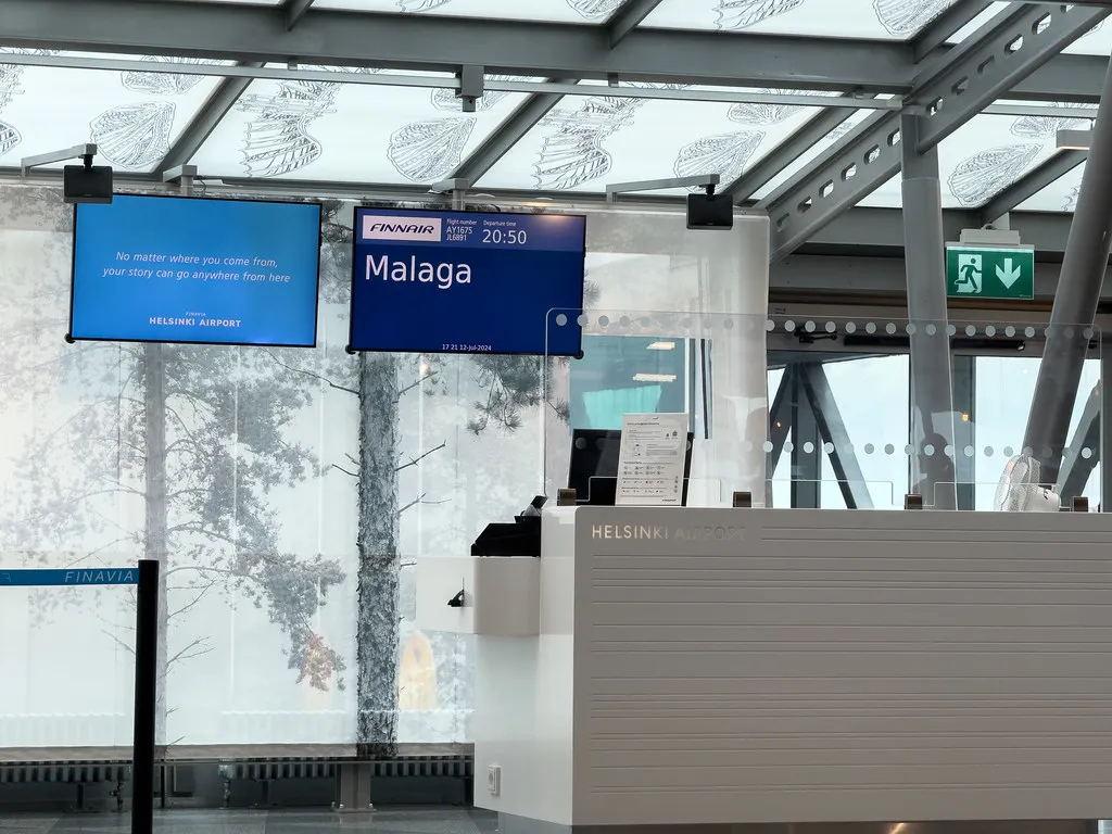 Timing Your Approach to the Gate Desk (Tony Webster, Flickr, CC BY 2.0)