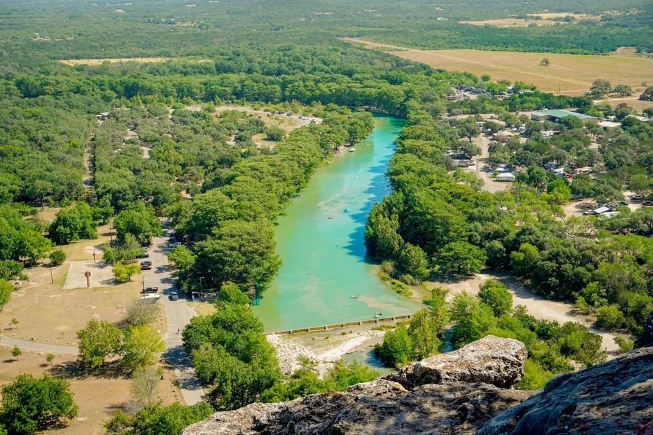 One of the Largest Spring Systems in Texas (Image Credits: Pexels)