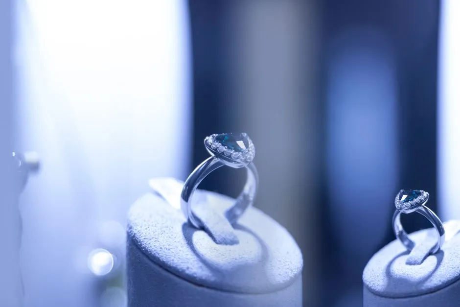Jewelry and Visible Wealth Change the Calculation (Image Credits: Pexels)