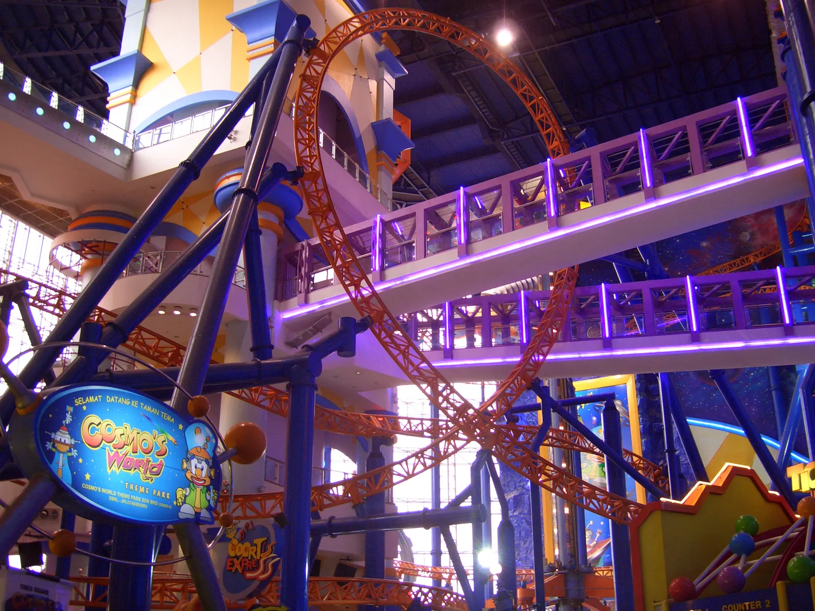 2. Experience NightFlight Expedition, the Park's Most Ambitious Ride Ever (Biggest Indoor Rollercoaster in the World, CC BY 2.0)