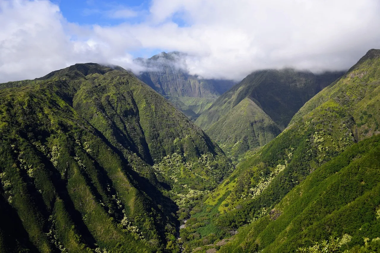 Halawa Valley: Ancient Hawaii, Still Intact (Image Credits: Pixabay)