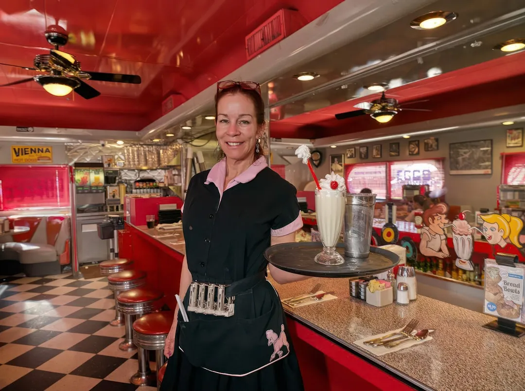 Peggy Sue's Diner, Yermo, California: Built on Railroad Ties (Image Credits: Unsplash)