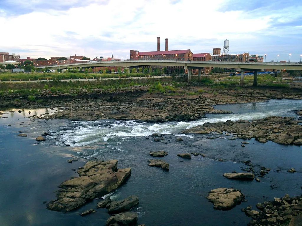The Chattahoochee River Runs Right Through Town (vwcampin, Flickr, CC BY 2.0)
