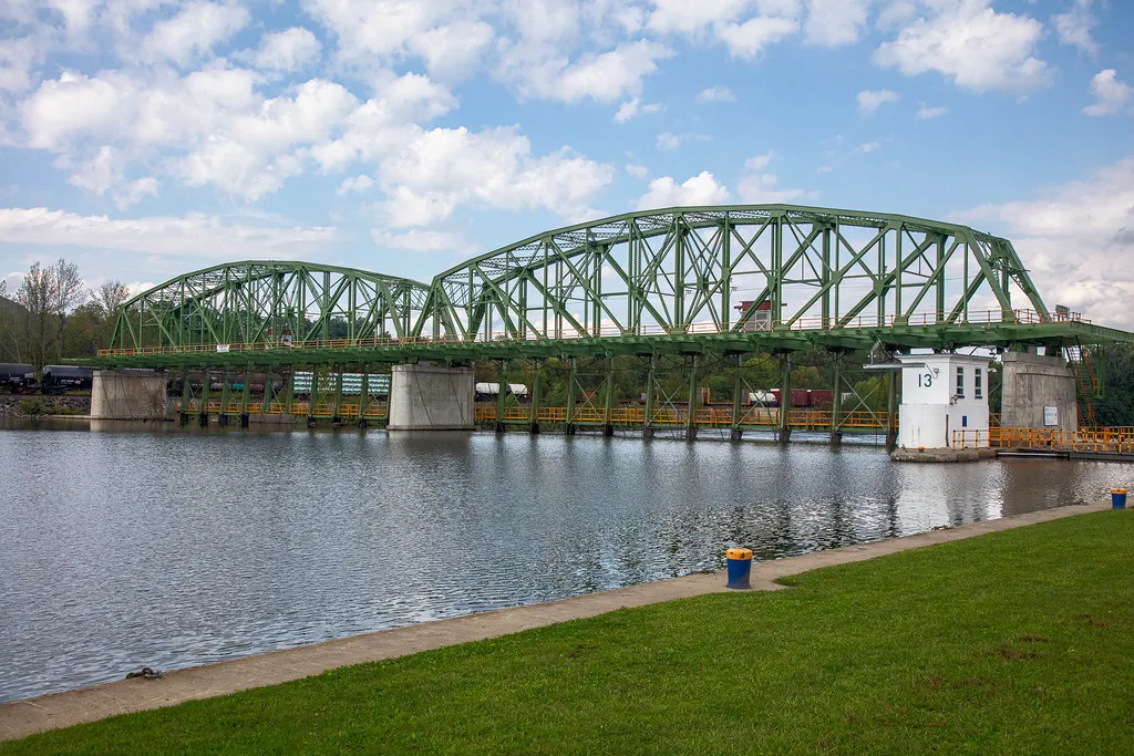 The New York State Canal System, USA: History at Waterline (Me in ME, Flickr, CC BY 2.0)