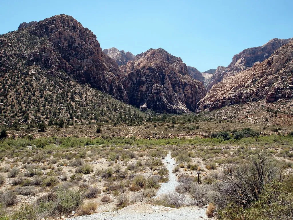 A Box Canyon That Creates Its Own Climate (rezendi, Flickr, CC BY 2.0)