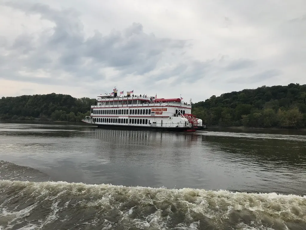 Cruise Lines Charting The Upper River (NatalieMaynor, Flickr, CC BY 2.0)