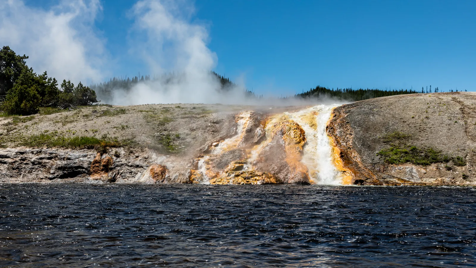 Seasonal Flow and the Best Time to Visit (By Dietmar Rabich, CC BY-SA 4.0)
