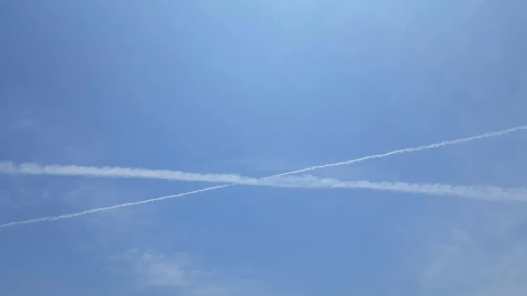 What Contrails Actually Are (Image Credits: Unsplash)