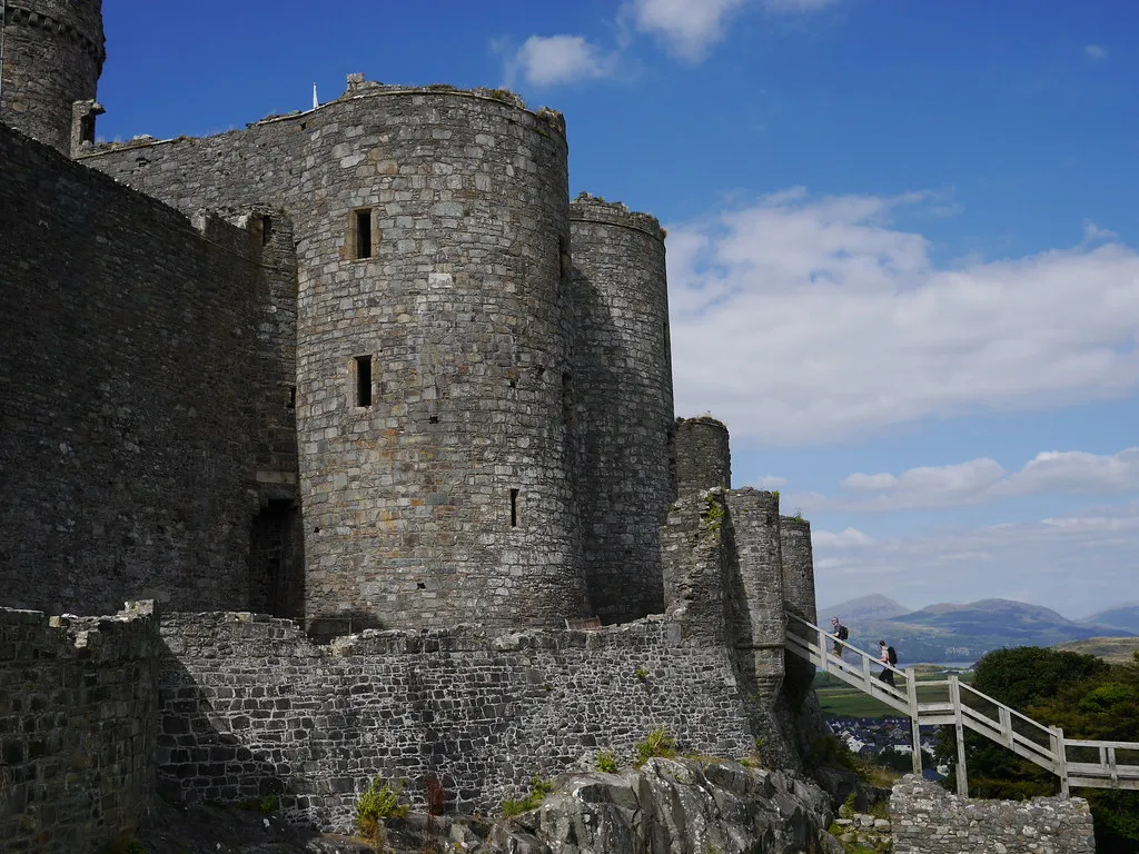 Harlech: Siege, Song, and Stunning Position (Smabs Sputzer (1956-2017), Flickr, CC BY 2.0)