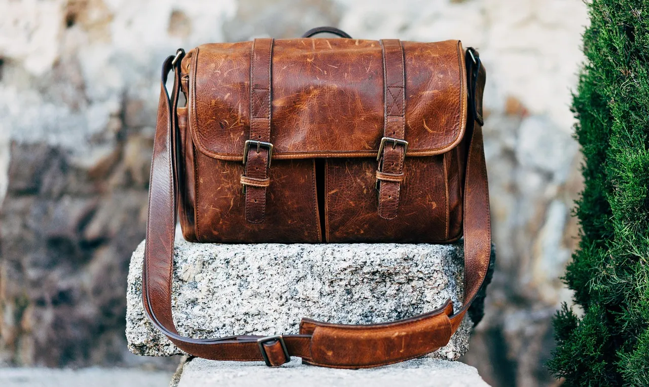 Sagittarius: The Backpack-Over-One-Shoulder Adventurer (Image Credits: Pixabay)