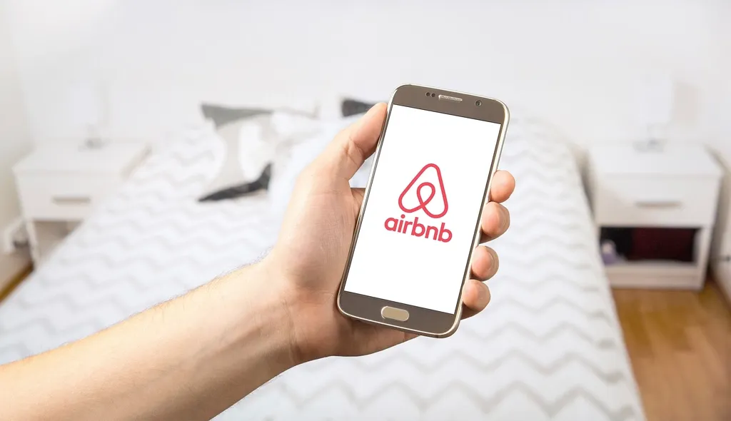 The Airbnb Market Is Softening While Independent Properties Gain Ground (Image Credits: Rawpixel)