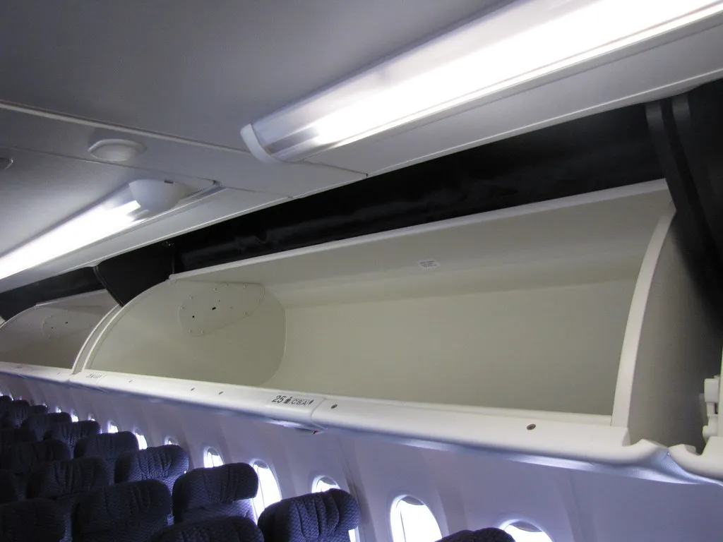 Boeing's Space Bins: More Bags, Lower Lip (Planes and Places, Flickr, CC BY-SA 2.0)