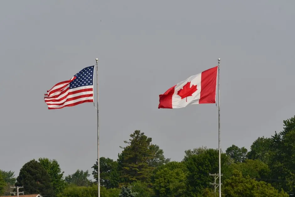 How the US-Canada Border Creates the Illusion (Image Credits: Pexels)