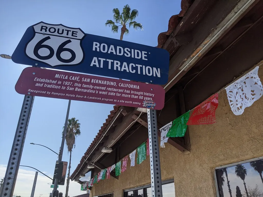 Mitla Café, San Bernardino, California: The Diner That Invented Taco Bell (Roller Coaster Philosophy, Flickr, CC BY 2.0)