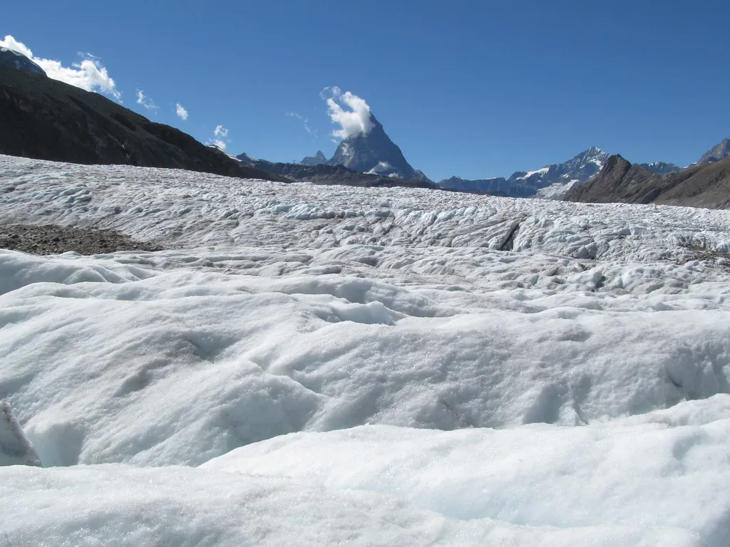 4. The Matterhorn Glacier Trail (No. 26): Ice, Rock, and Open Sky (martinholusza1981, Flickr, CC BY 2.0)