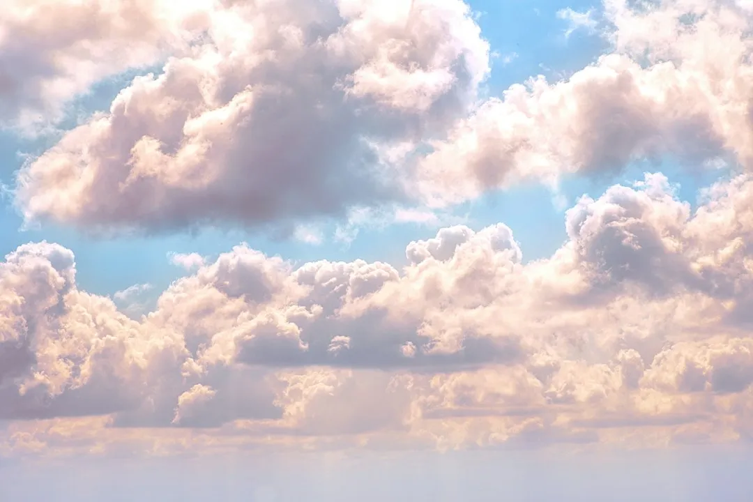 Reading the Sky: Cloud Signs and Visual Cues (Image Credits: Unsplash)