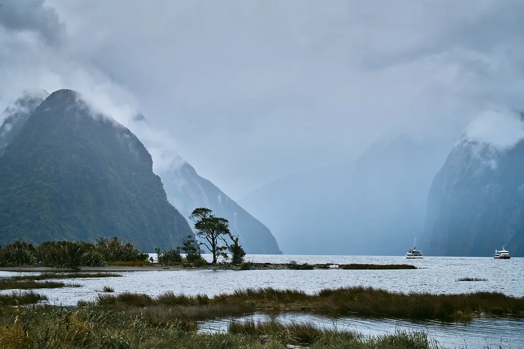 Fiordland and Milford Sound: Where Silence Has Weight (szeke, Flickr, CC BY-SA 2.0)