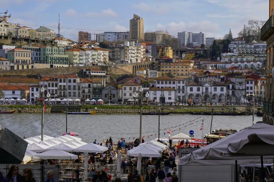 5. Vila Nova de Gaia: The Other Side of the Douro (Image Credits: Pexels)