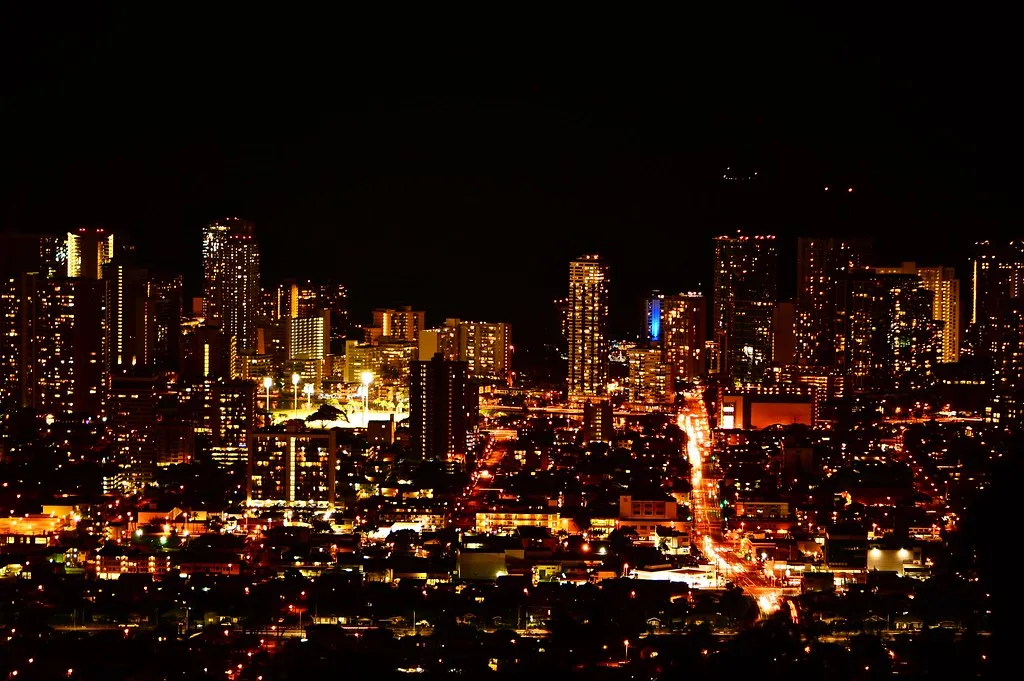Air Signs: Gemini, Libra, and Aquarius Crave the City Buzz (jijake1977, Flickr, CC BY 2.0)