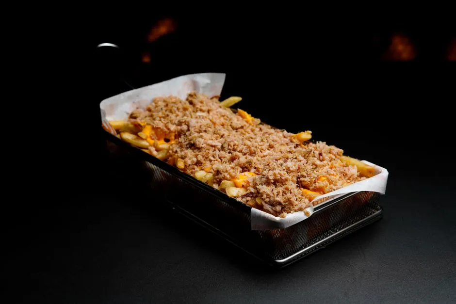 9. Chickie's & Pete's at Philadelphia Airport - The Crabfries That Built a Legend (Image Credits: Pexels)