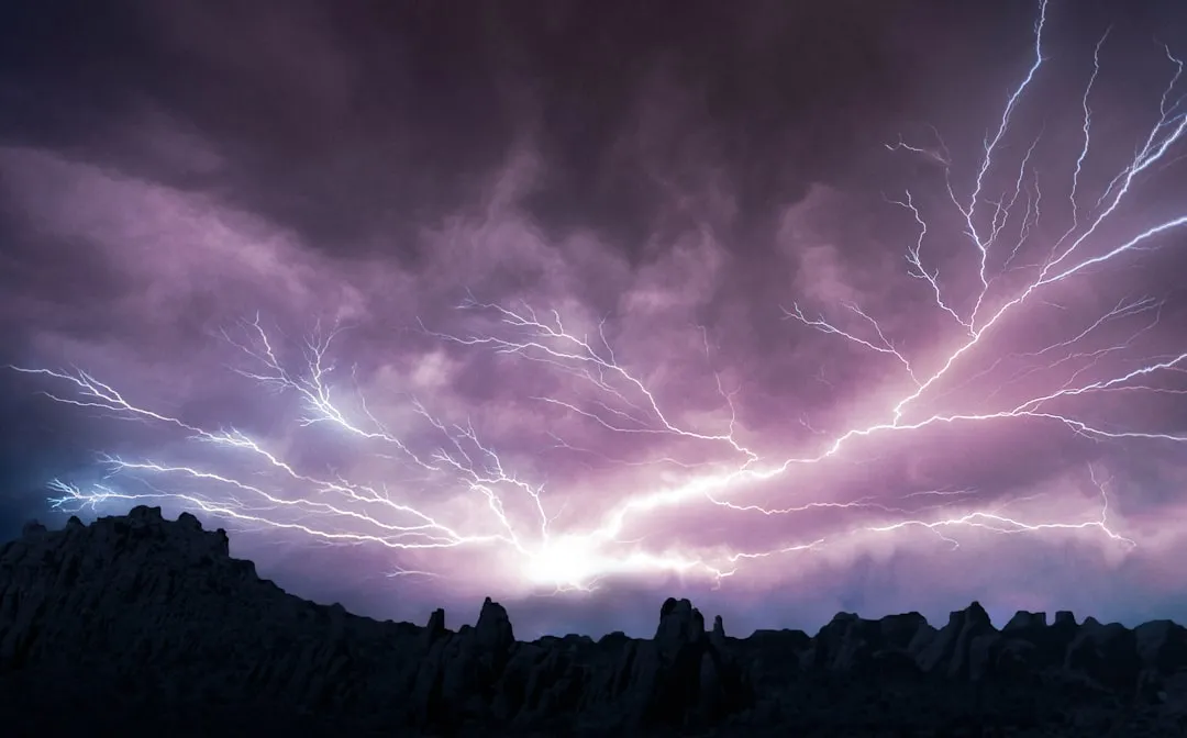 Summer Afternoon Thunderstorms Move Fast (Image Credits: Unsplash)