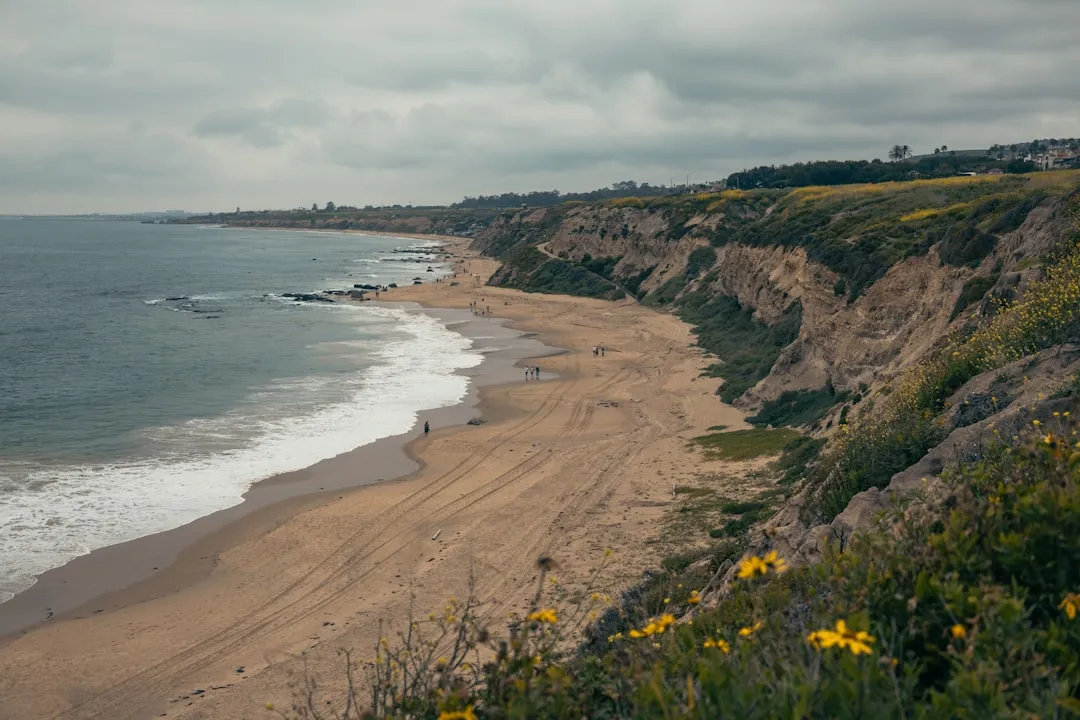 The Backcountry Connection: Hiking Down to the Shore (Image Credits: Unsplash)
