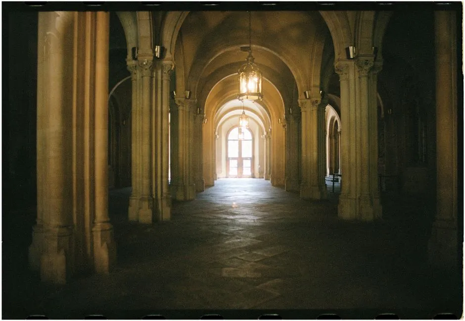 Hollywood's Secret Film Vault Sits Deep Below Kansas City (Image Credits: Pexels)