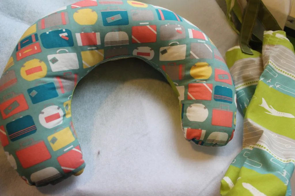 The Travel Pillow: The One Item Nearly Everyone Agrees On (DanaK~WaterPenny, Flickr, CC BY 2.0)