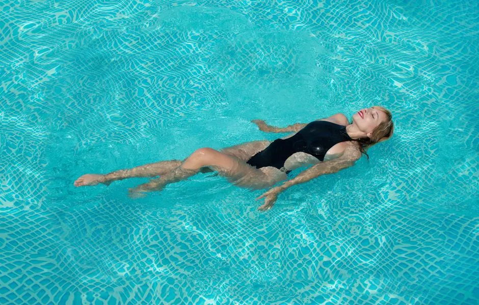 Chlorine Keeps Attacking After You Leave the Pool (Image Credits: Pexels)