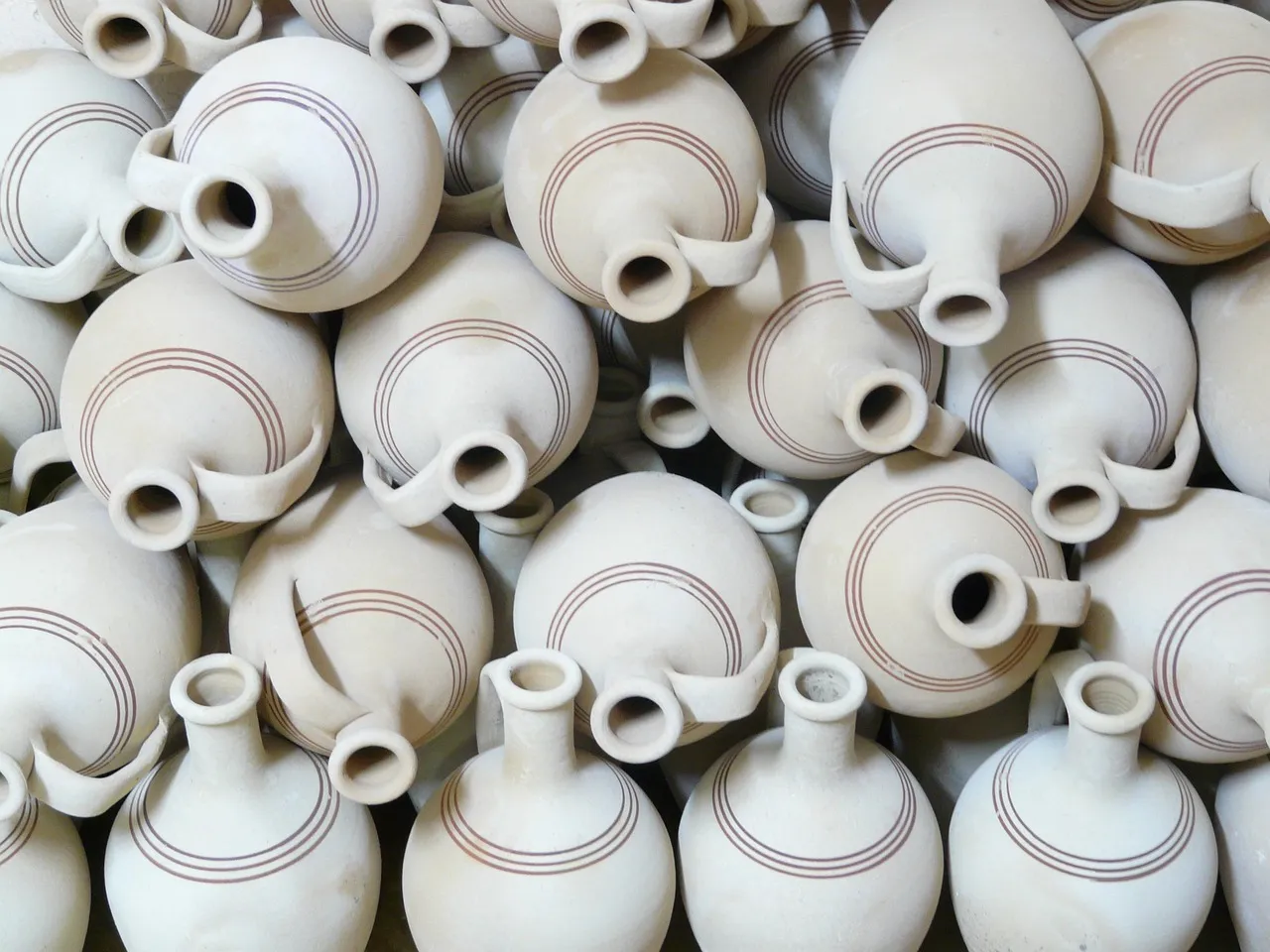 The Qvevri: A Vessel Unlike Any Other (Image Credits: Pixabay)