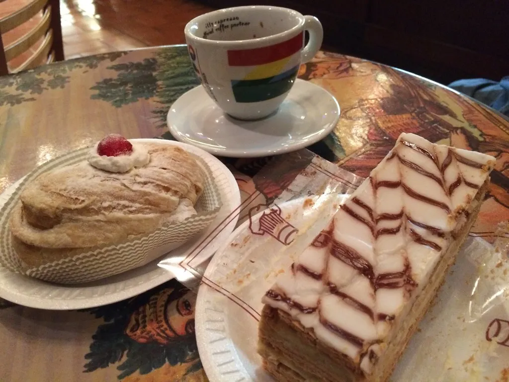 The Rise of Hotel Pastry as a Destination in Its Own Right (corsi photo, Flickr, CC BY 2.0)