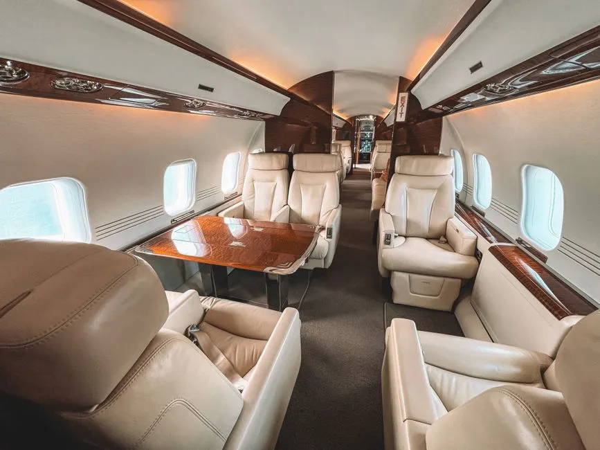Who Is Still Investing in First Class? (Image Credits: Pexels)