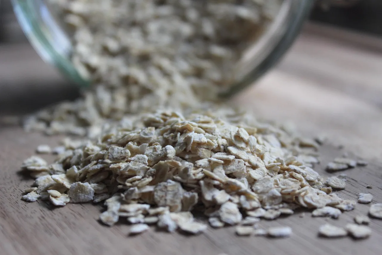 The Oat Milk Seeker: Health-Minded, Increasingly Mainstream (Image Credits: Pixabay)