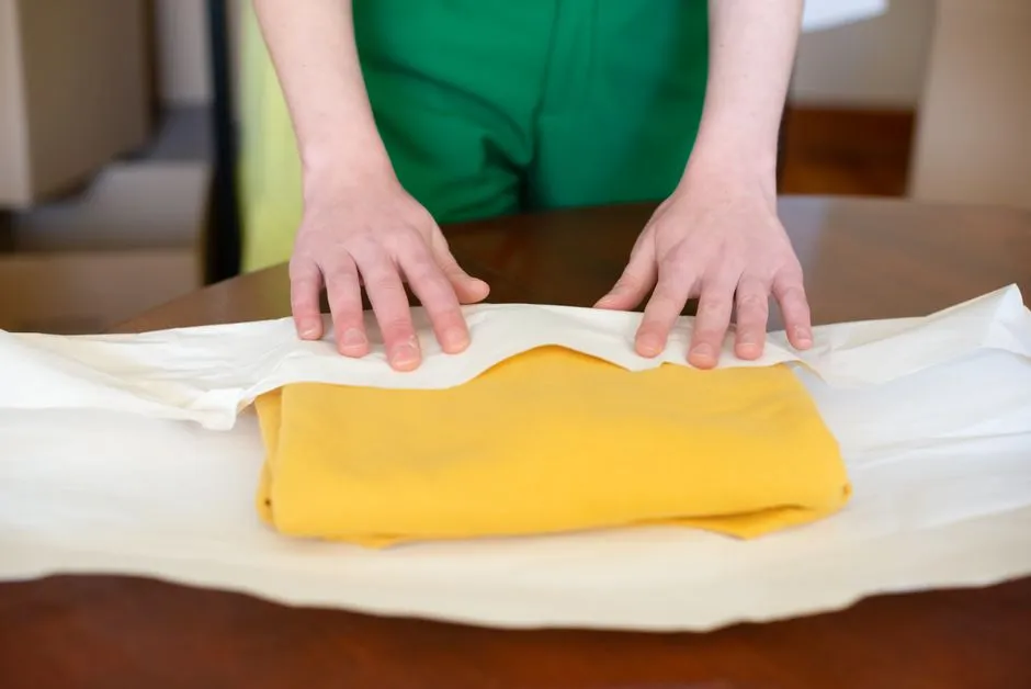 The Bundle Wrapping Method: Best for Wrinkle-Free Results (Image Credits: Pexels)