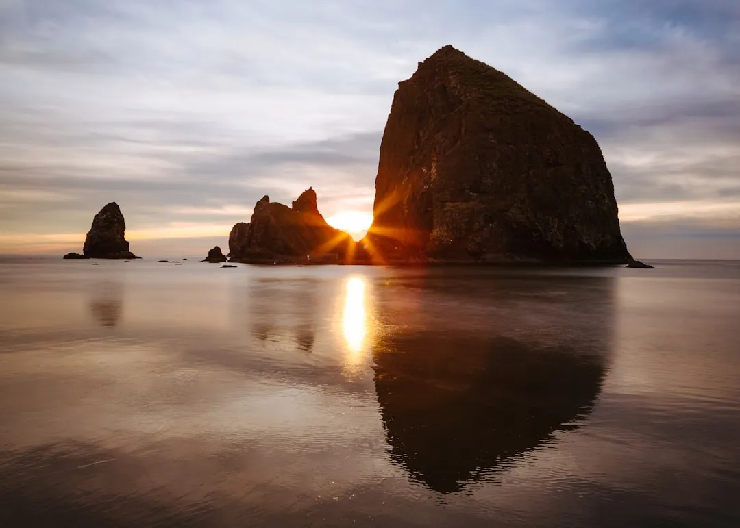 Cannon Beach and Haystack Rock: The Famous Benchmark (Image Credits: Unsplash)