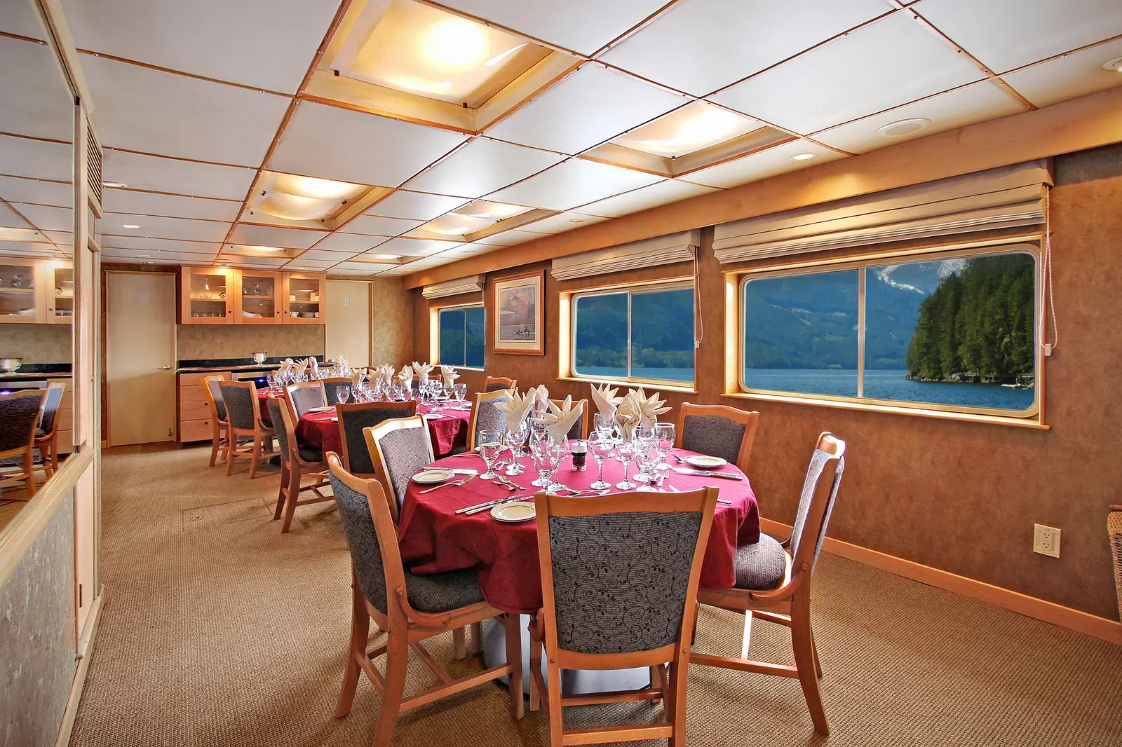 A Quiet Word Before the First Course (By Attributed to Un-Cruise Adventures, CC BY-SA 3.0)