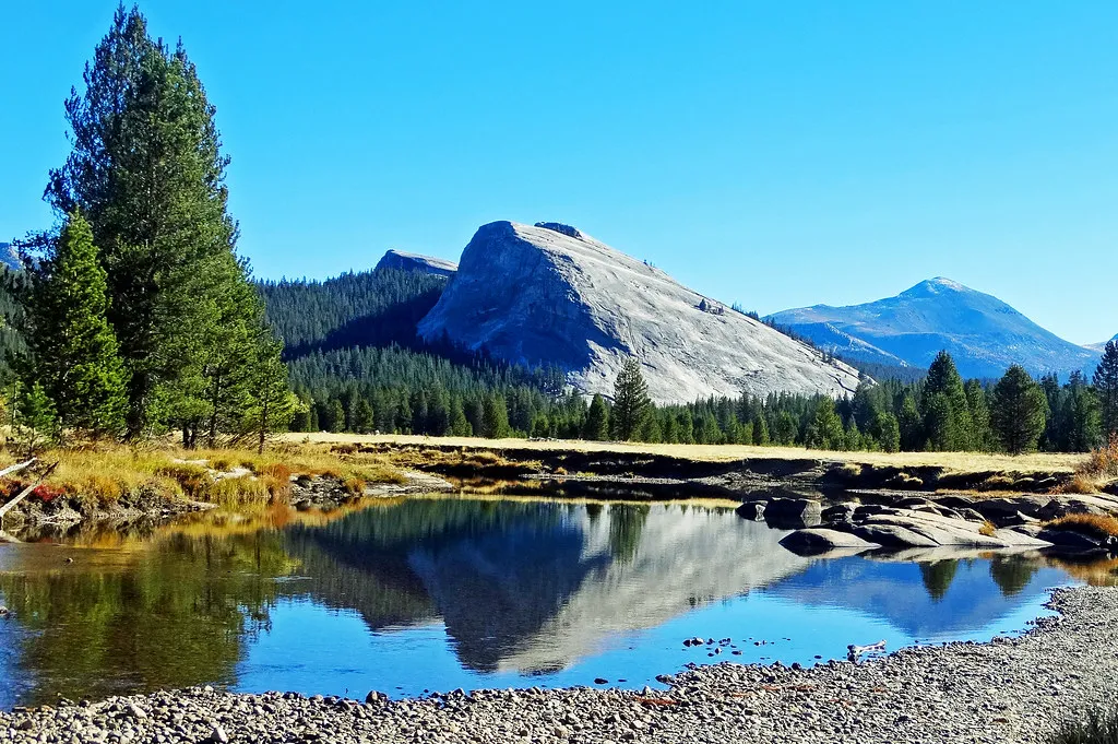 Yosemite: Lots Fill Before 7:30 a.m. in Peak Summer (inkknife_2000 (14 million views), Flickr, CC BY-SA 2.0)