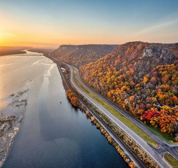 The Great River Road: America's Original Scenic Byway (Image Credits: Pexels)