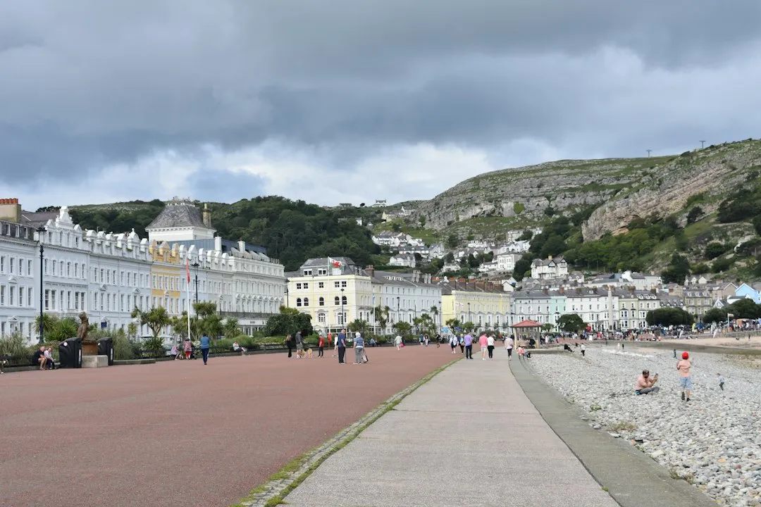Llandudno: Wild, Quiet, and Surrounded by Giants (Image Credits: Unsplash)