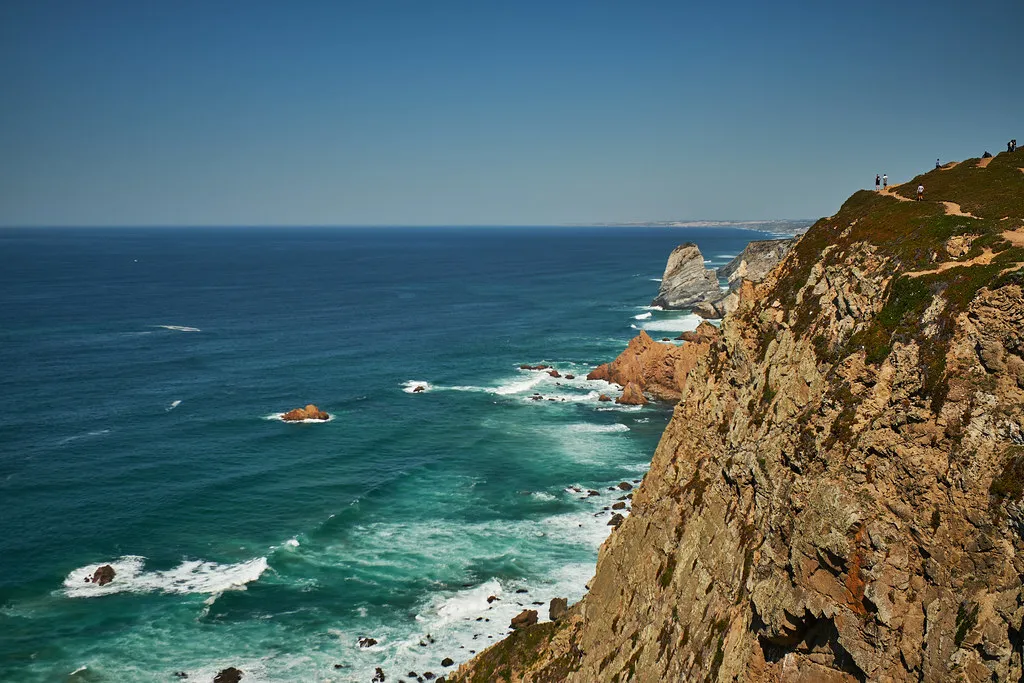 Lisbon's Coast, Portugal: Where First-Time Solo Travel Feels Right (luca.sartoni, Flickr, CC BY-SA 2.0)